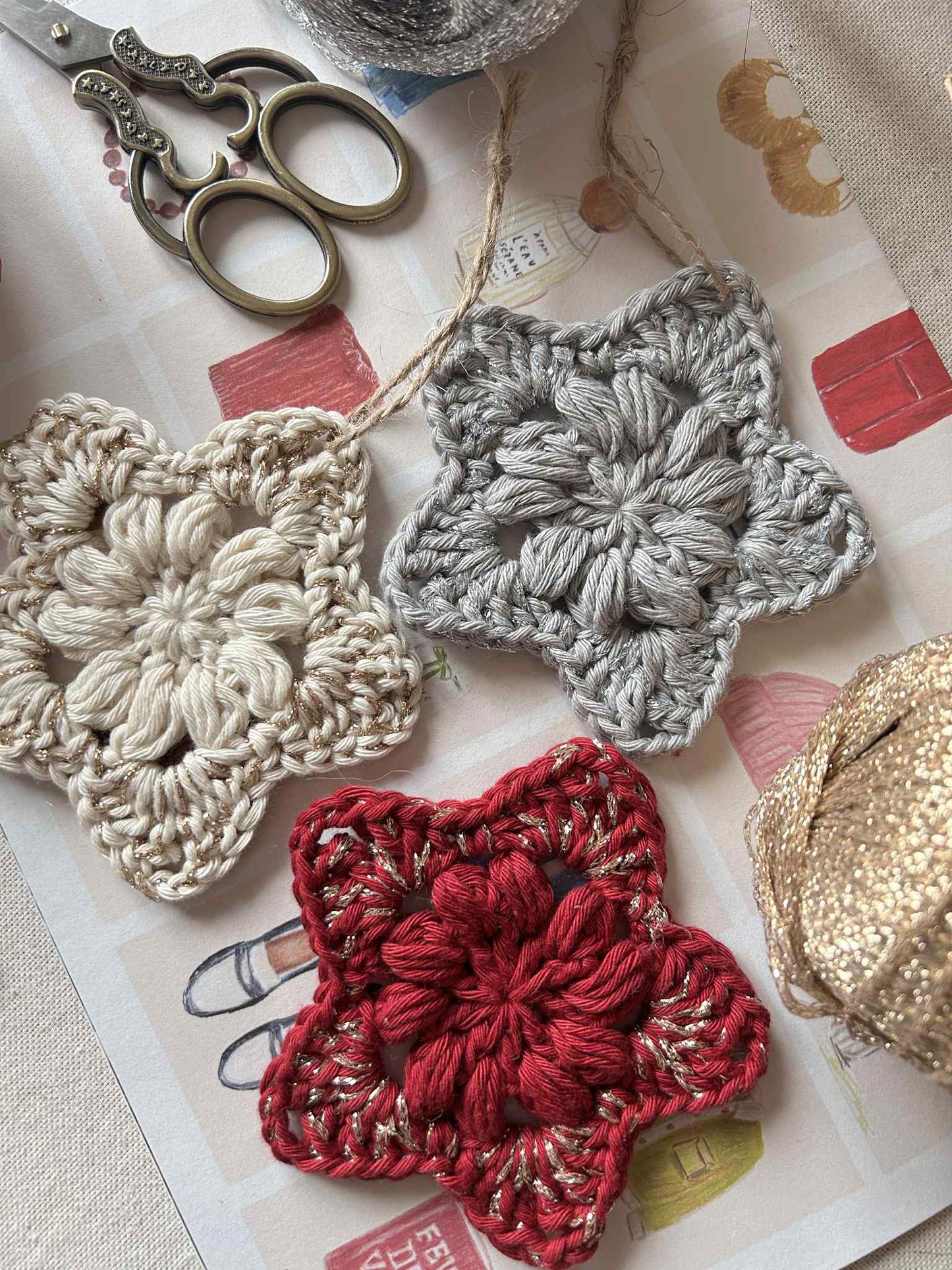 SCHEMA GRATUITO- STELLE NATALIZIE ALL'UNCINETTO