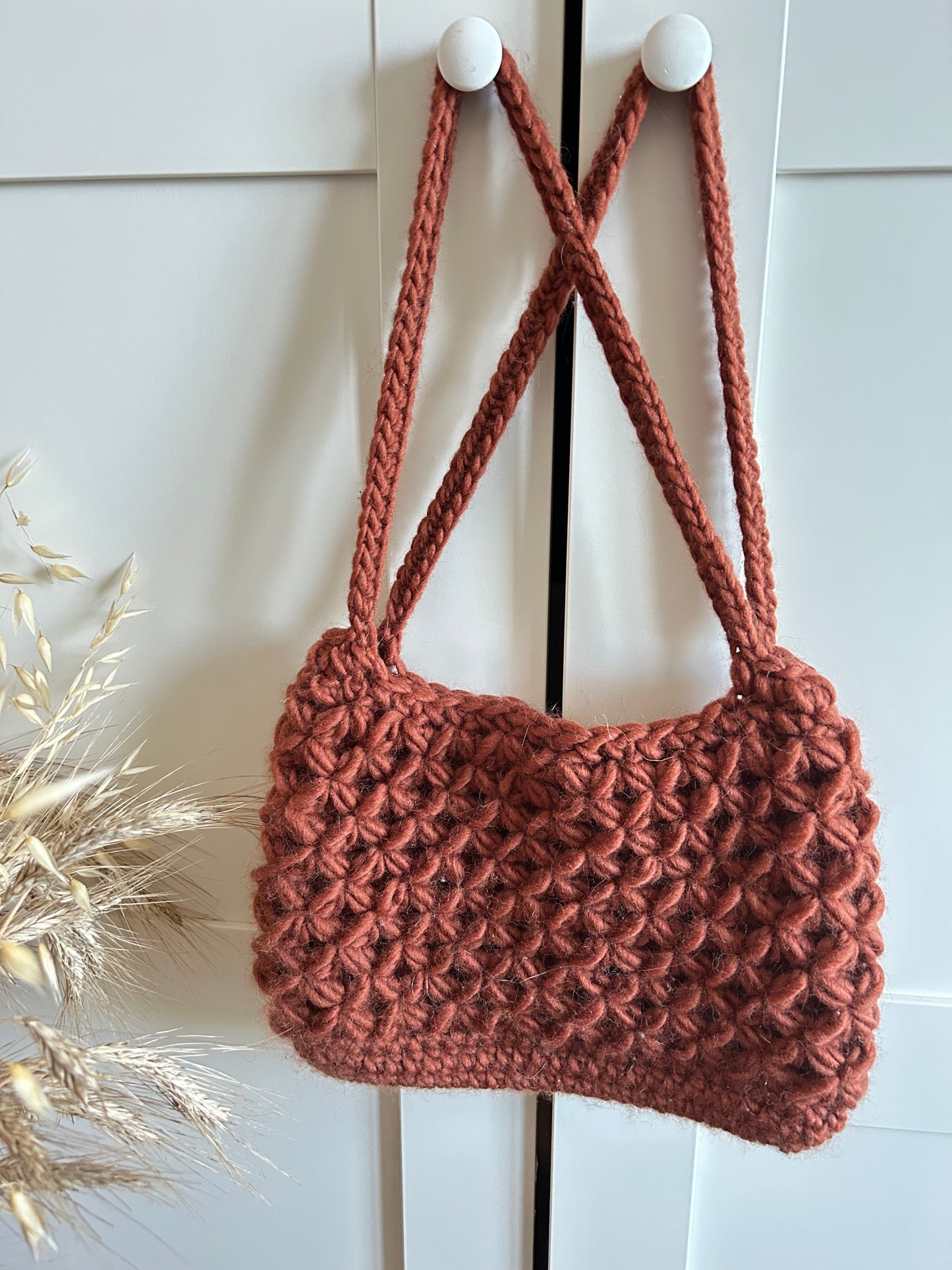 Bolso de lana de crochet color coñac - Accesorio hecho a mano