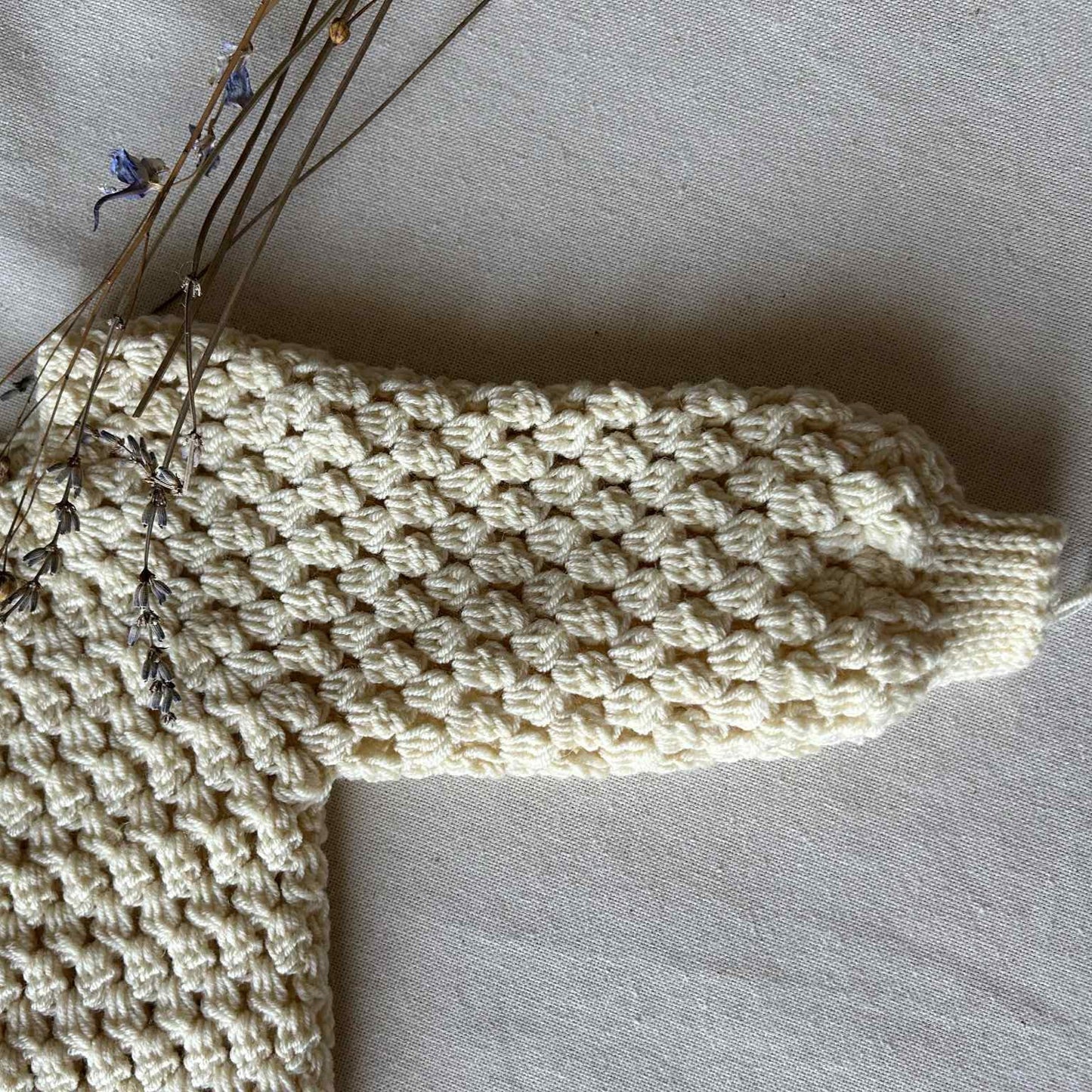 KIT UNCINETTO BEBE' EMILIA CARDIGAN -Include filato+ Schema PDF- Livello intermedio-avanzato