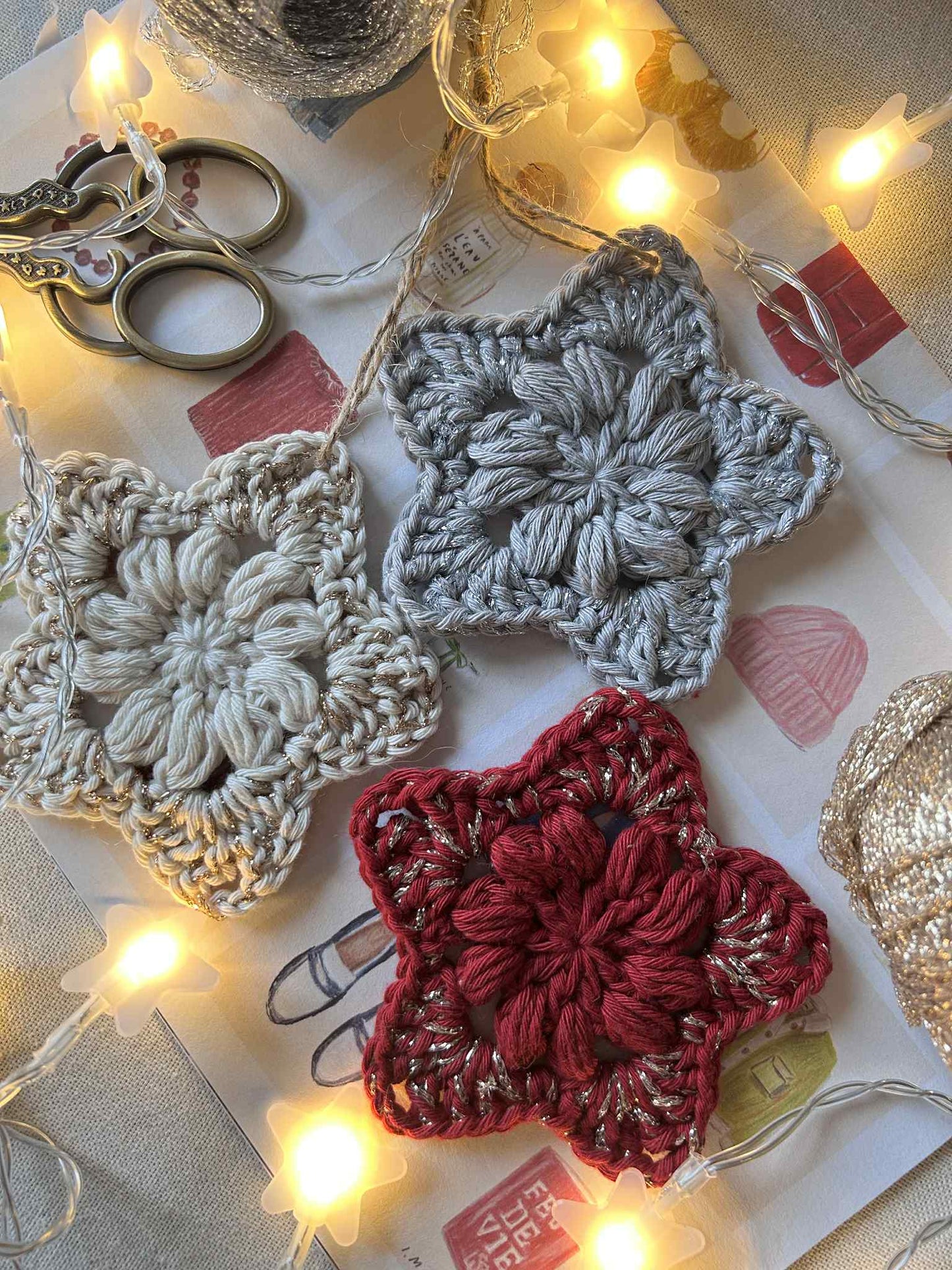 SCHEMA GRATUITO- STELLE NATALIZIE ALL'UNCINETTO