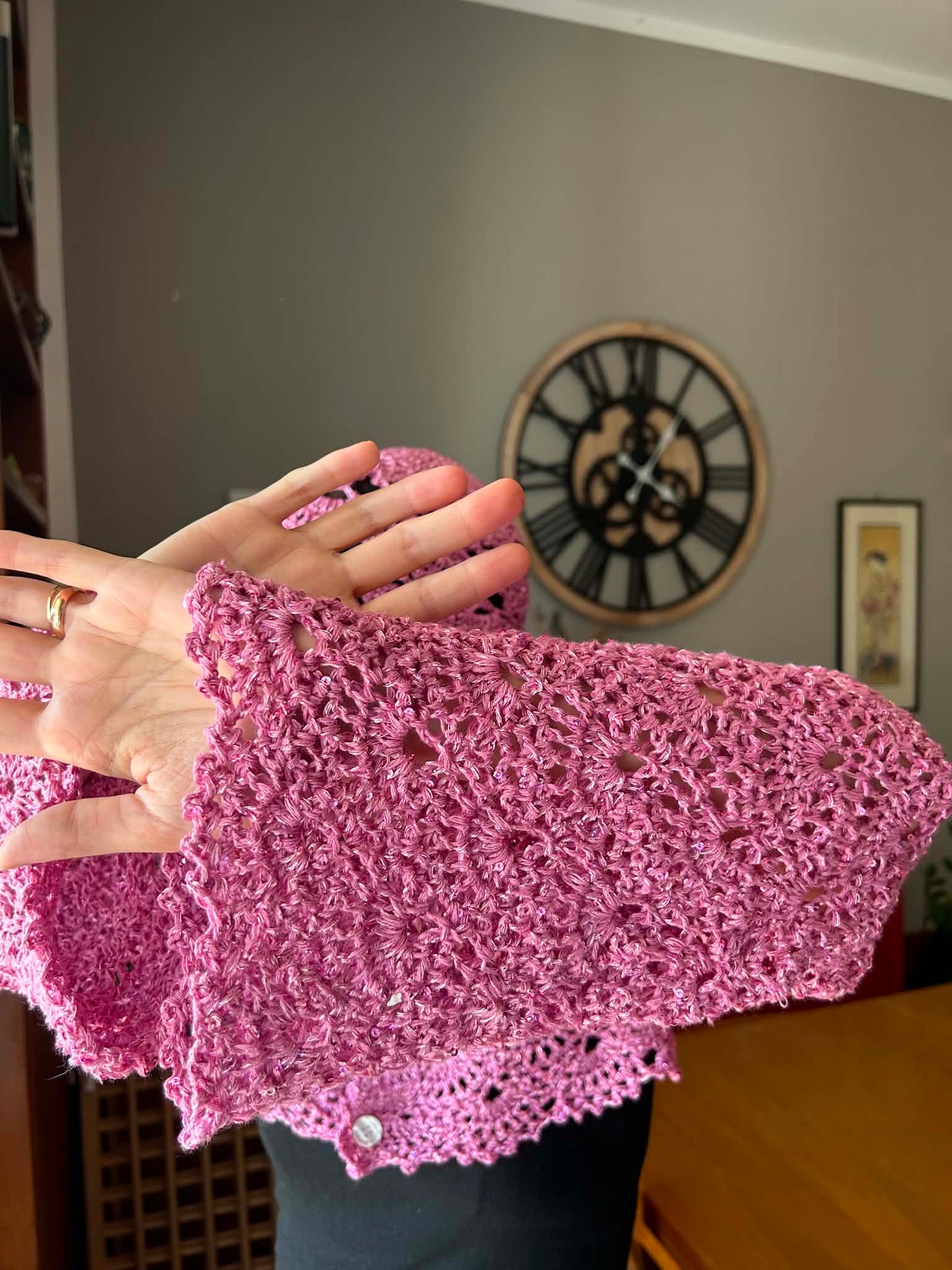 Schema uncinetto bolero Lola con motivo a ventaglio romantico – pattern PDF