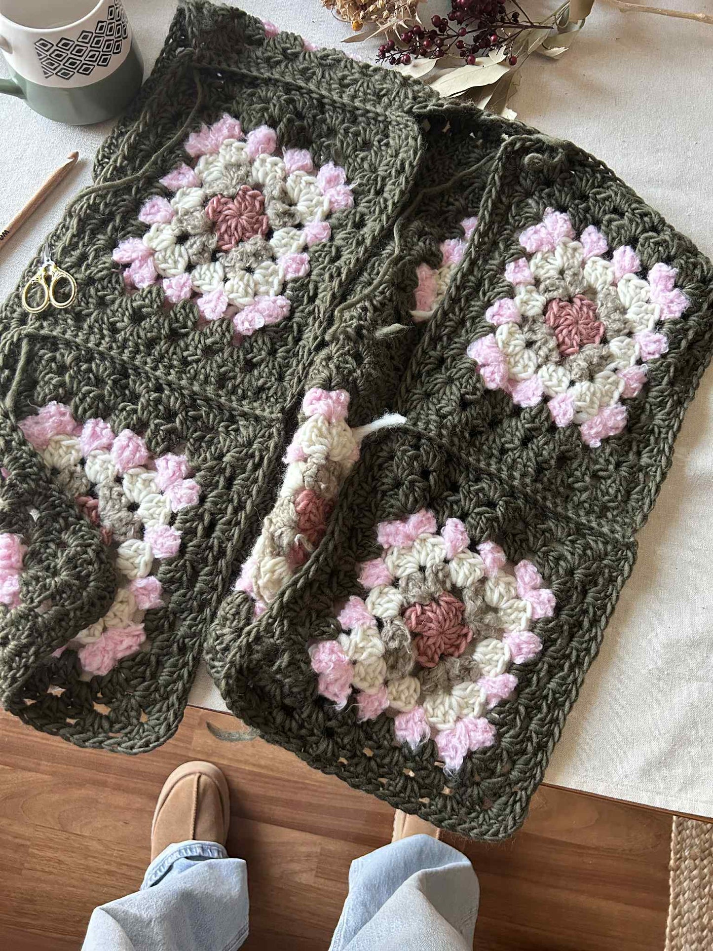 SCHEMA UNCINETTO CARDIGAN GRANNY SQUARES