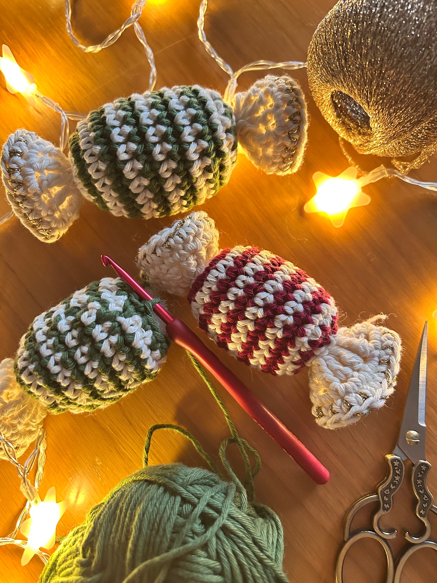 SCHEMA GRATUITO- CARAMELLE NATALIZIE ALL'UNCINETTO